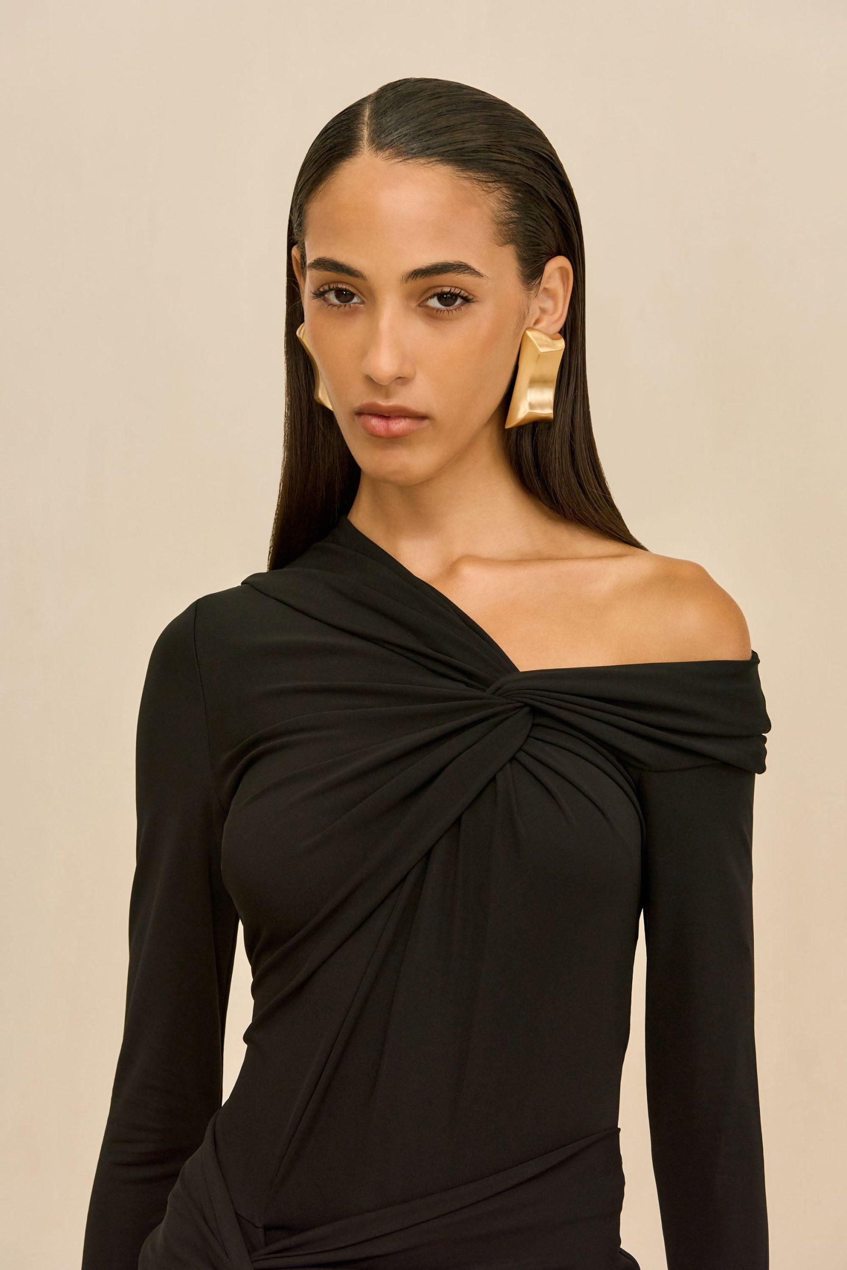 DELAINEY GOWN - BLACK - Image 2